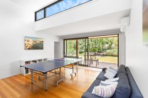 5BR Modern Beach House Oasis