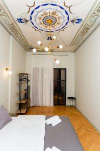 Historic Modern 1BR Apartment In The Centre