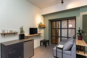 Historic Modern 1BR Apartment In The Centre