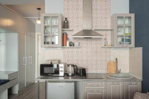 Stylish Ski in Out Apartment w Amazing views