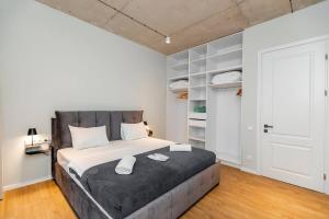 Stylish 2 BR 2 Balconies Apartment In Old Tbilisi