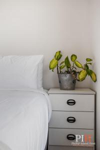 Retro Rita House Sleeps 7