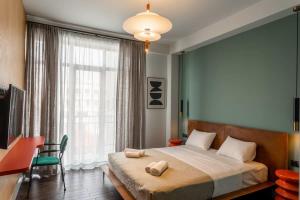 2BR apartment with a small balcony in Sololaki