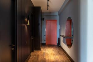 2BR apartment with a small balcony in Sololaki