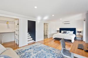 Luxury Getaway in a Statement Home Steps to Beach