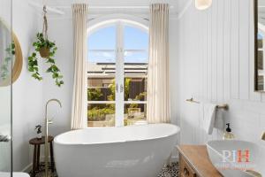 Charming 4 BR Cottage Retreat