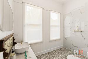 Charming 4 BR Cottage Retreat