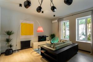 Newly Renovated Modern 2BR Apartment near Fabrika