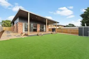 Upscale Family Retreat Just 5 Min Walk to Beach - Newhaven