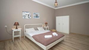 Sunny apartment w a balcony city center