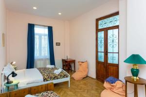 Central Tbilisi Apt with City Views - by Wehost