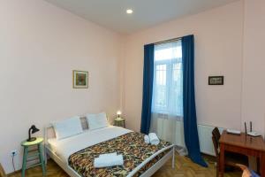 Central Tbilisi Apt with City Views - by Wehost