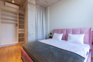 stylish 3BR apt with 2 balconies in historic Tbilisi