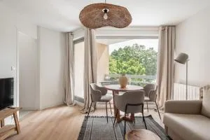 L'Hotel de JC - CHU - 圣皮耶尔德沙尔特勒斯