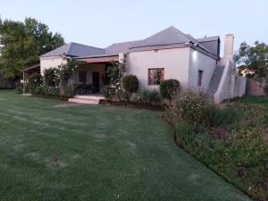 Ouma Bettie Guesthouse - Sauer