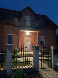 Fehér Orchidea Apartman - Verpelét