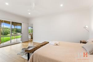 Serene Beach Haven: Sleeps 12