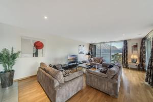 Luxury Apartment in Montreux with Panoramic Views by GuestLee