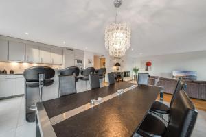 Luxury Apartment in Montreux with Panoramic Views by GuestLee