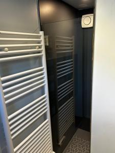 Tiny house avec jardin clos et privatif proche Disneyland et parc des félins