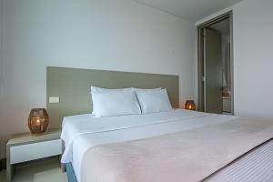 Laurdhomes Palmetto Beach Sea View, for working