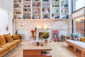 Maisons de vacances Exceptional house with Terrace and Parking a Courbevoie : photos des chambres