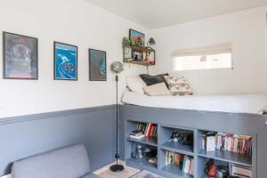 Maisons de vacances Exceptional house with Terrace and Parking a Courbevoie : photos des chambres