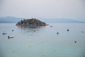 Olga's Sea View Apartment by HSH - 3hvězdičkové hotely ve městě Tolo