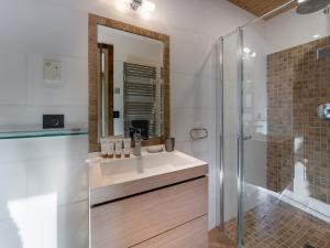 Chalets Chalet familial avec jacuzzi et salle de jeux - FR-1-570-20 : photos des chambres
