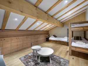 Chalets Chalet familial avec jacuzzi et salle de jeux - FR-1-570-20 : photos des chambres