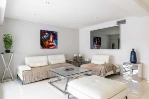 Beautiful apartment with sunny terrace