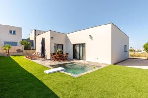 Villas Villa Tobias - Piscine & Petanque - Proche plages : photos des chambres