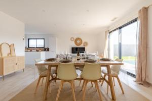 Villas Villa Tobias - Piscine & Petanque - Proche plages : photos des chambres