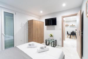 AIOLOS centre plateia nea smyrni