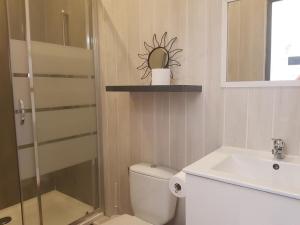 B&B / Chambres d'hotes Les Lezards 2 au Soleil Draguignan : Chambre Double avec Patio