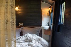 Les Cabanes Des Marais