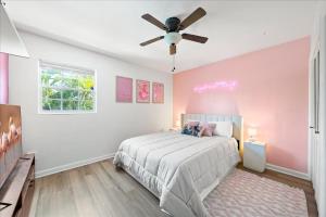 5B - Modern Pool - Game Room - Beachside - 7 Bed - Mural- AC - Washer Dryer