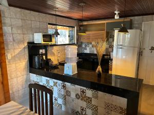 Casa no centro da cidade com garagem.