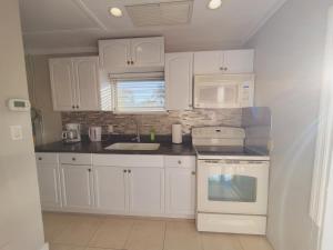 Cottage on Walking Distance To Nokomis Beach