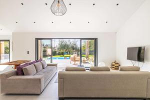 Villas Modern Villa with Heated Pool and Garden : photos des chambres