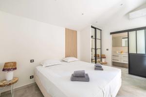 Villas Modern Villa with Heated Pool and Garden : photos des chambres