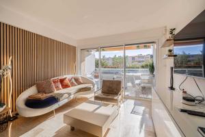 Charming apartment on Boulevard Alexandre III