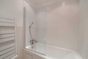 Charming apartment on Boulevard Alexandre III