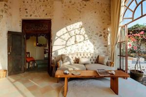 Pineapple by Toraja Bambu Uluwatu at Padang Padang Beach