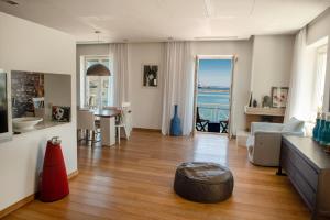 Sideratos Luxury Sea View City Apartment