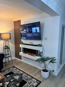 Impeccable Two Bedroom House - 威克福德