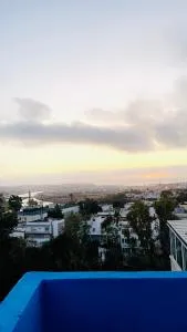 شقه فاخره بثلاث غرف دورين على البحر - Essehoul