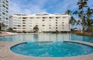 Beachfront Apartment with Jacuzzi - Los Corrales