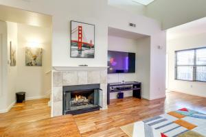 4 Mi to Airport Convenient Denver Condo