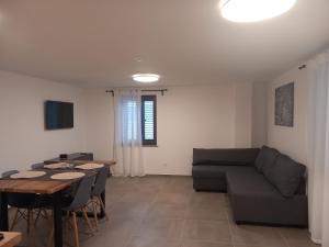 Apartment Desanti 3 Valun